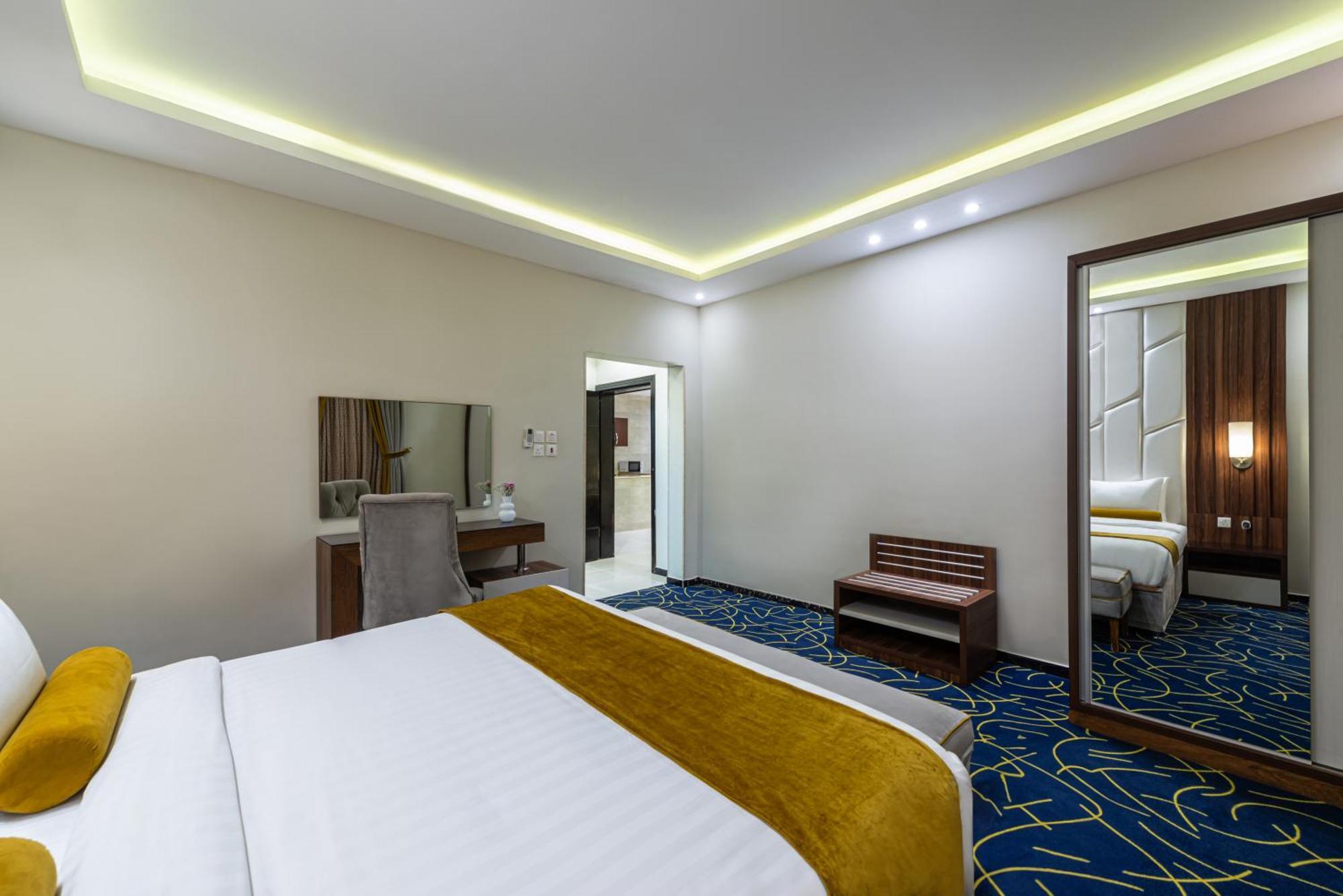 The Palace Hotel Suites Khamis Mushait Buitenkant foto