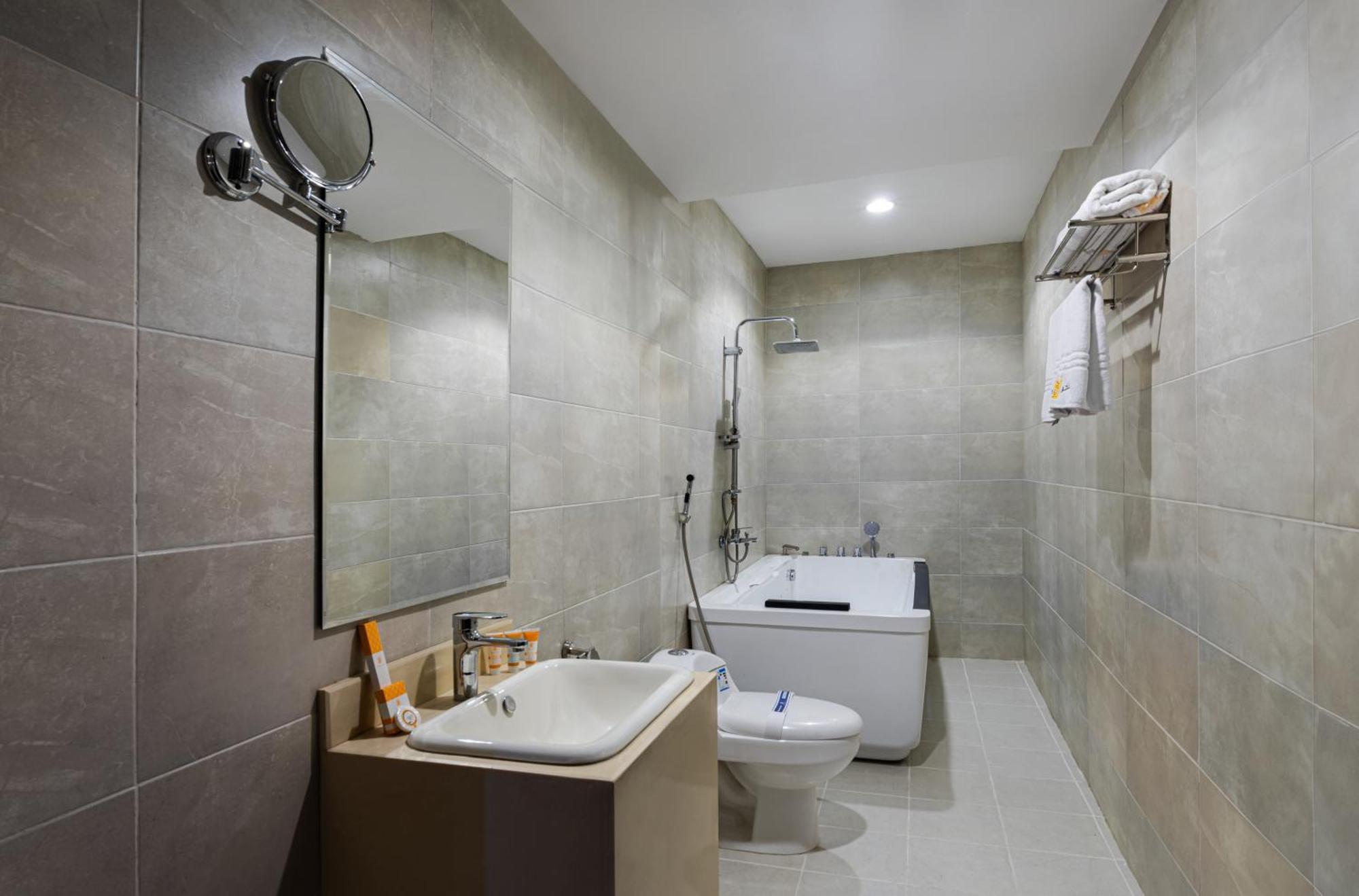 The Palace Hotel Suites Khamis Mushait Buitenkant foto