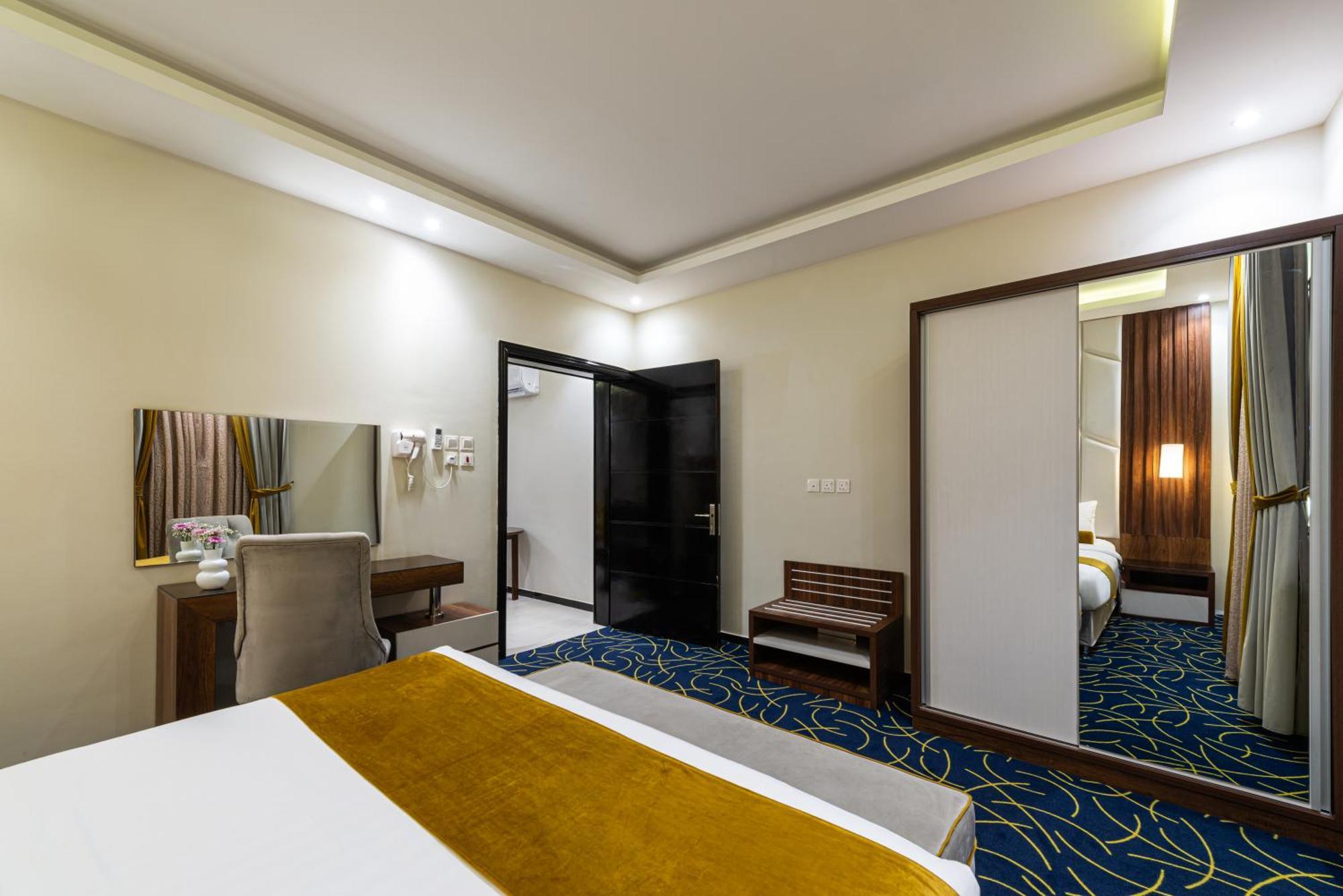 The Palace Hotel Suites Khamis Mushait Buitenkant foto