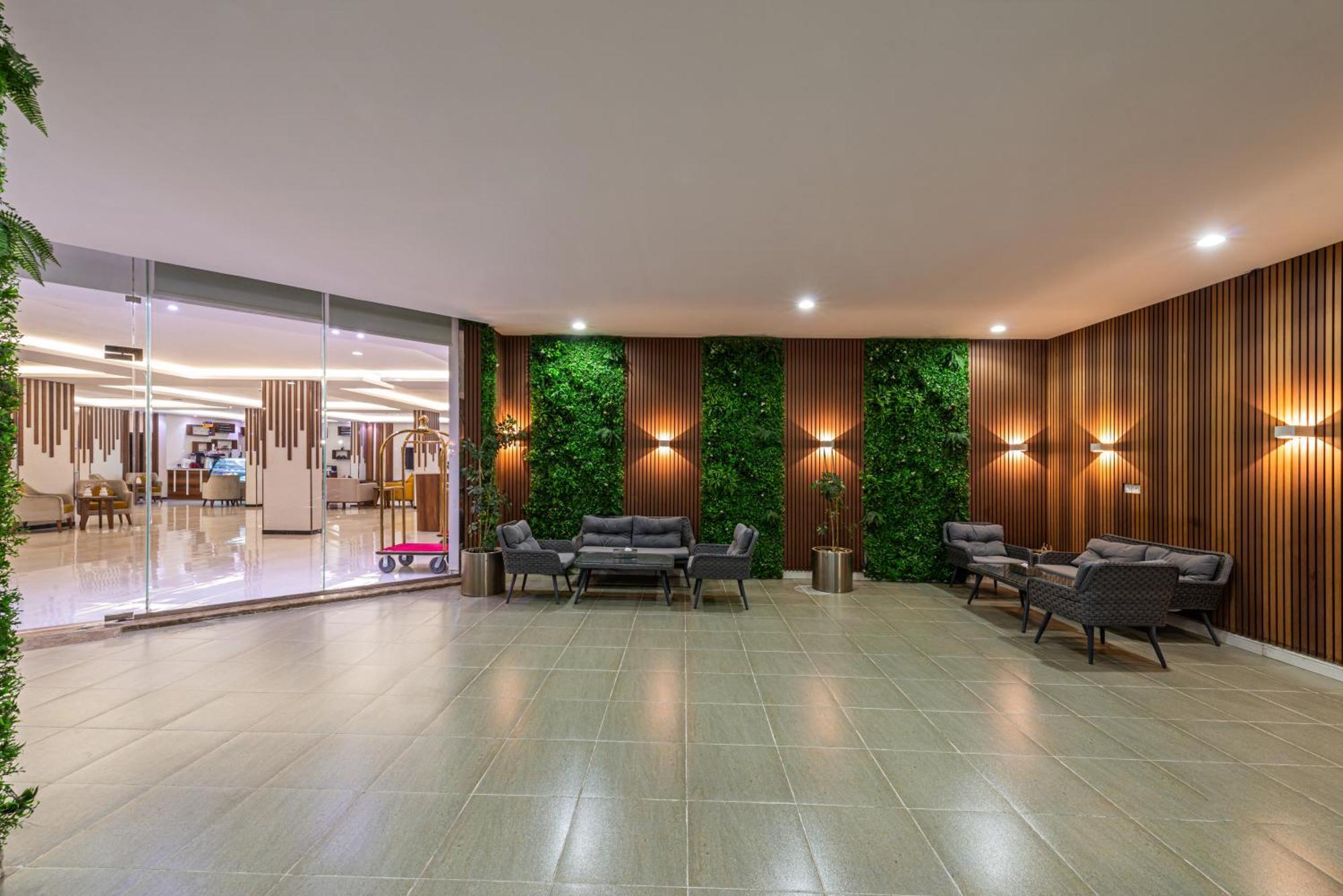 The Palace Hotel Suites Khamis Mushait Buitenkant foto